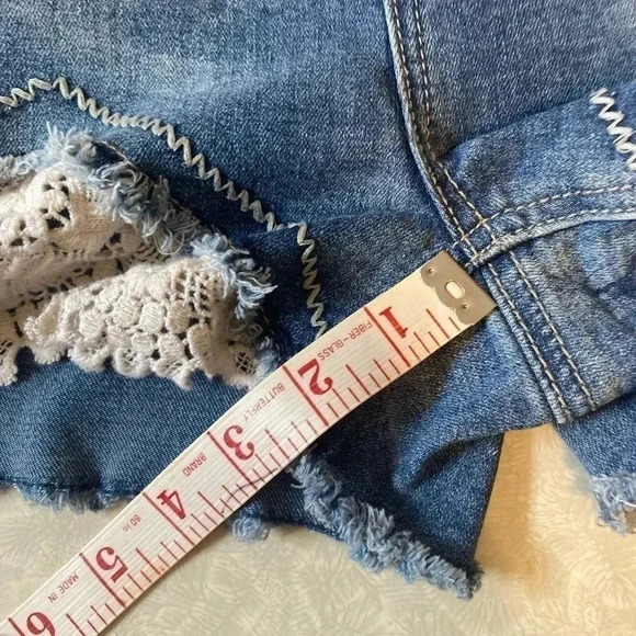 Rue 21 Denim Cutoff Jean Shorts with Cream Lace Crochet Accent‎ Size 9-10 - Picture 11 of 12